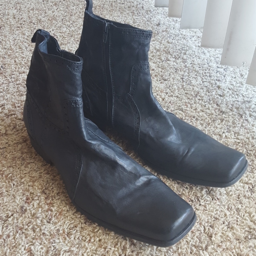 Blokes black leather boots